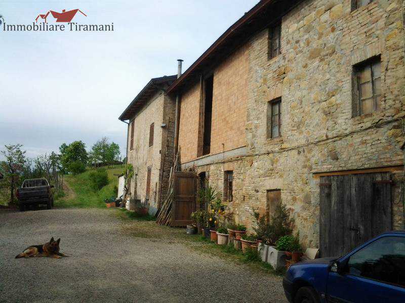 Rustico-Casale-Corte in Vendita ad Lugagnano Val D`arda - 100000 Euro