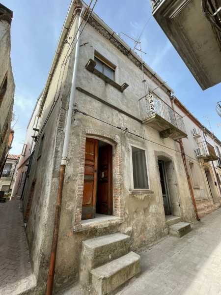 Casa Semi indipendente in Vendita ad Monteleone di Puglia - 15000 Euro