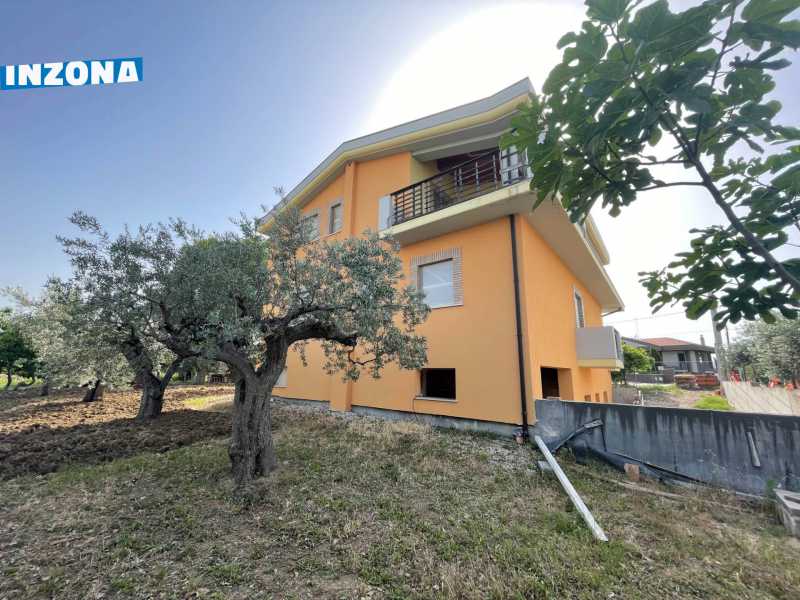 Villa in Vendita ad San Salvo - 329000 Euro