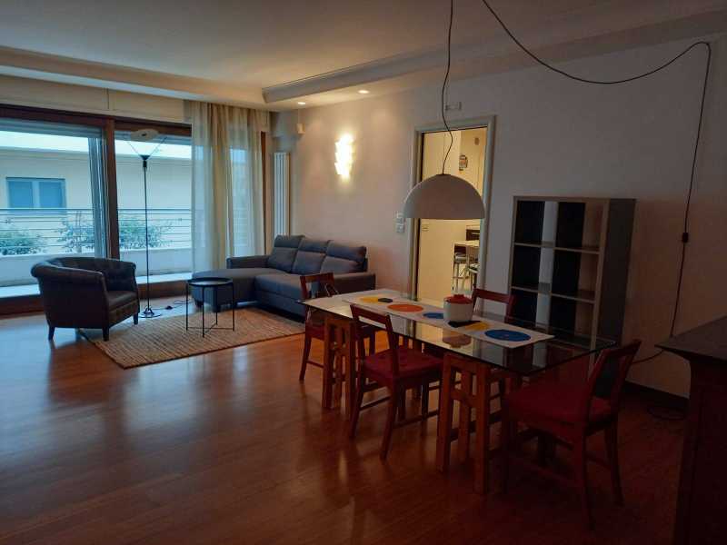 Appartamento in Affitto ad Pescara - 1800 Euro