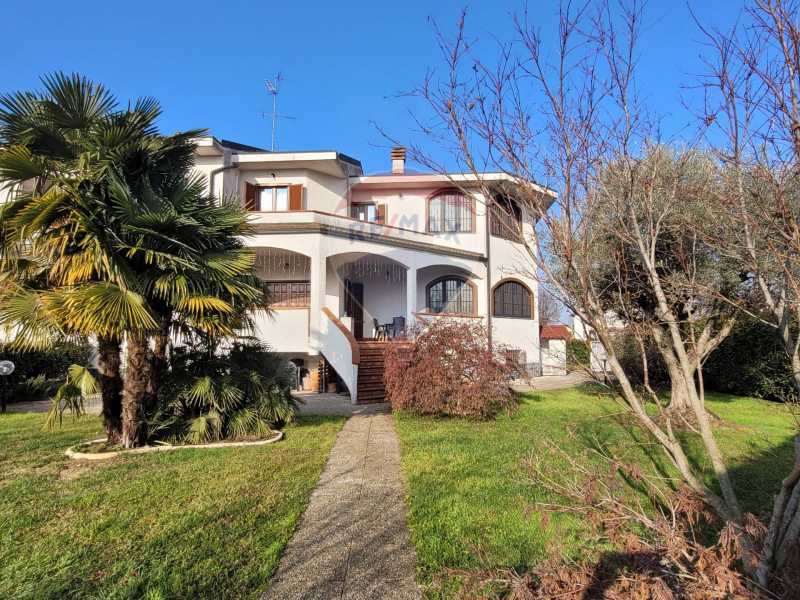 Villa Bifamiliare in Vendita ad Vermezzo con Zelo - 495000 Euro