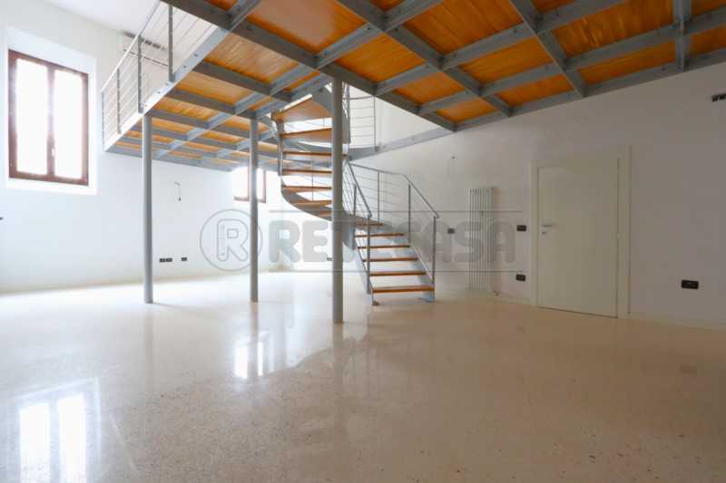 Loft-Open Space in Vendita ad Vicenza - 230000 Euro