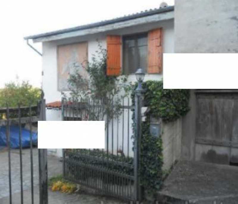 Casa Semi indipendente in Vendita ad Viale - 13898 Euro