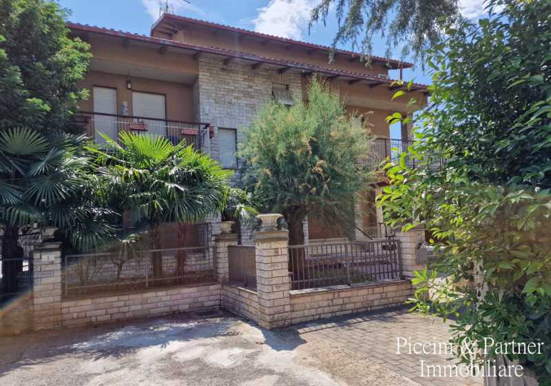 Villa in Vendita ad Bastia Umbra - 350000 Euro