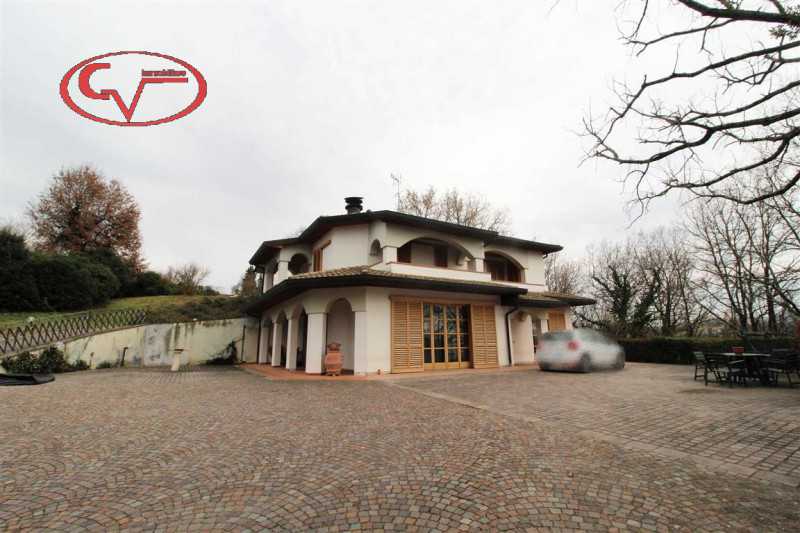Villa in Vendita ad Bucine - 890000 Euro