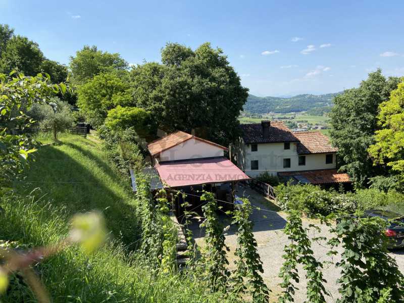 Rustico-Casale-Corte in Vendita ad Val Liona - 450000 Euro
