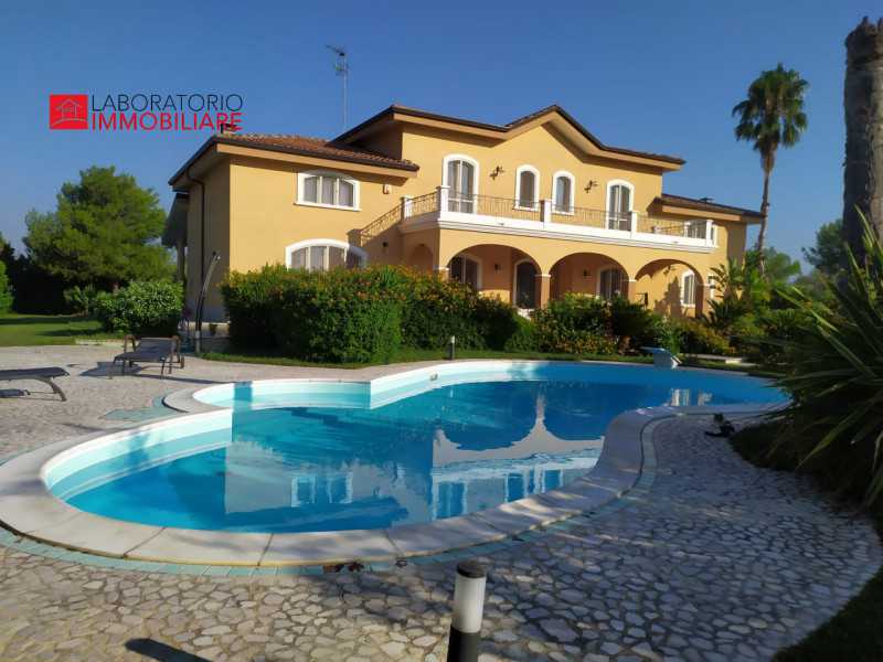 Villa in Vendita ad Lecce - 1300000 Euro