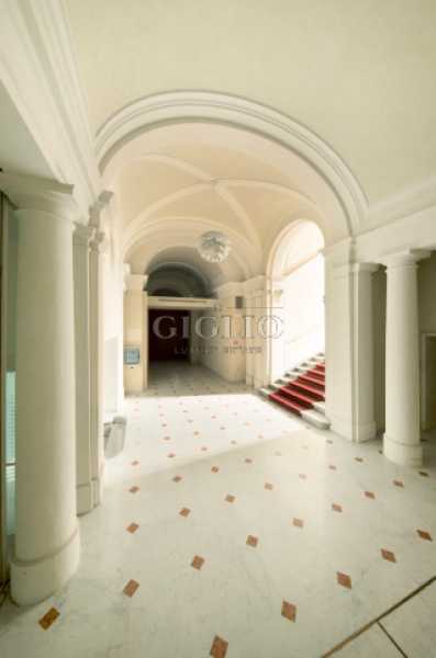 Edificio-Stabile-Palazzo in Affitto ad Firenze - 35000 Euro