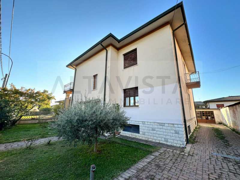 Villa in Vendita ad Rezzato - 350000 Euro