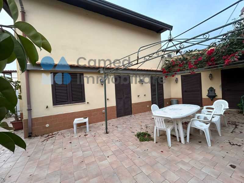 Villa in Vendita ad Giugliano in Campania - 95000 Euro