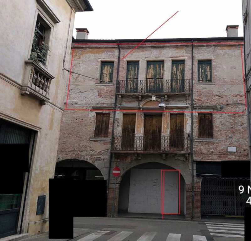 Edificio-Stabile-Palazzo in Vendita ad Badia Polesine - 138375 Euro