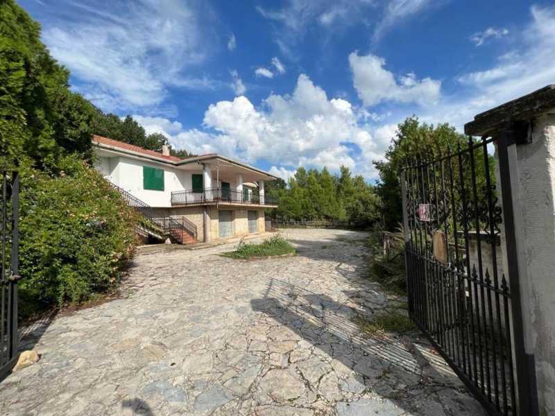 Villa in Vendita ad Montecorvino Pugliano - 210000 Euro