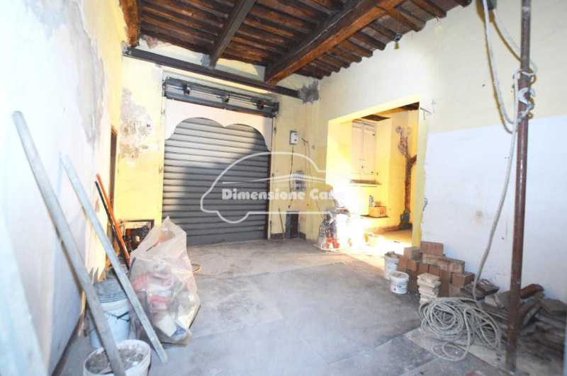 Locale Commerciale in Affitto ad Lucca - 700 Euro