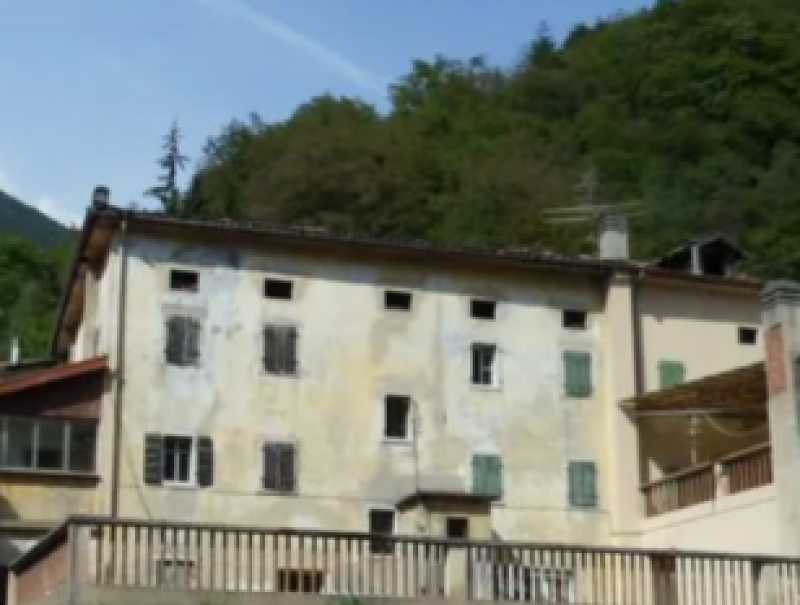 edificio-stabile-palazzo in Vendita a Ospitale di Cadore - 11272 Euro
