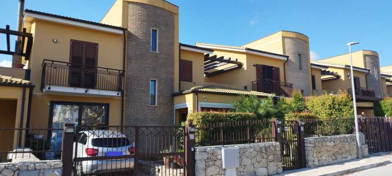 Villa a Schiera in Vendita ad Siracusa - 320000 Euro