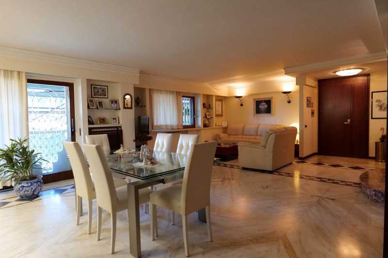 Appartamento in Vendita ad Salerno - 850000 Euro