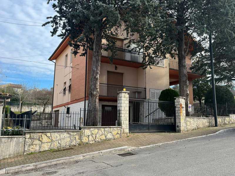Casa Indipendente in Vendita ad Fabriano - 420000 Euro