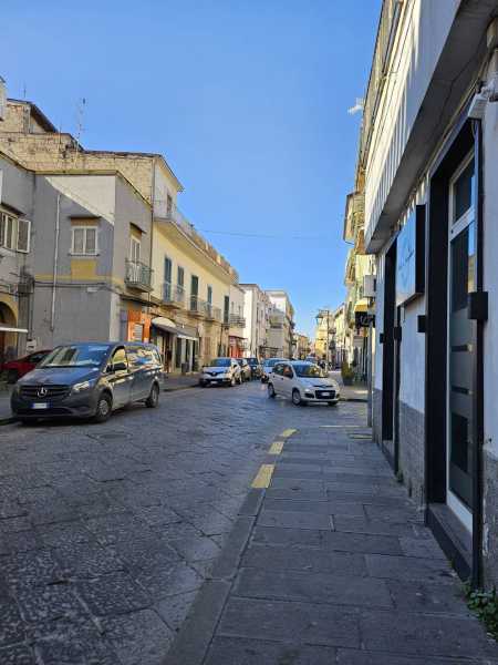 Locale Commerciale in Affitto ad Pomigliano D`arco - 500 Euro