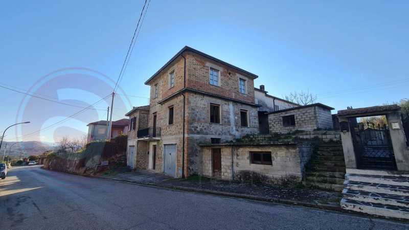 Edificio-Stabile-Palazzo in Vendita ad Monte San Giovanni Campano - 68000 Euro