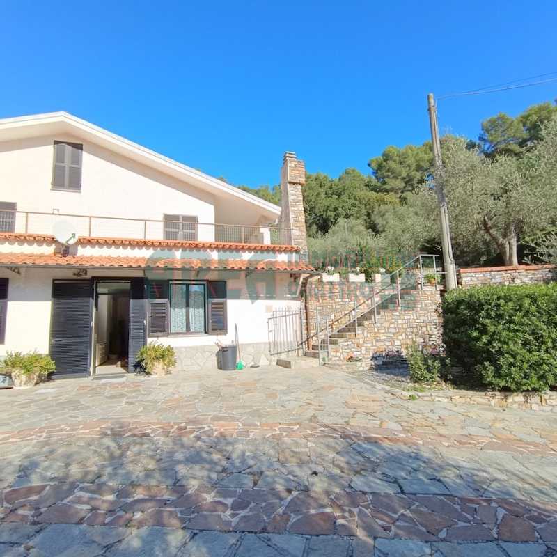 Casa Bifamiliare in Vendita ad San Bartolomeo al Mare - 590000 Euro