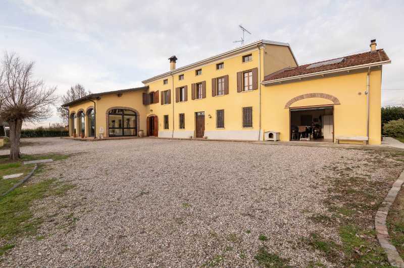 Villa Singola in Vendita ad Viadana - 449000 Euro
