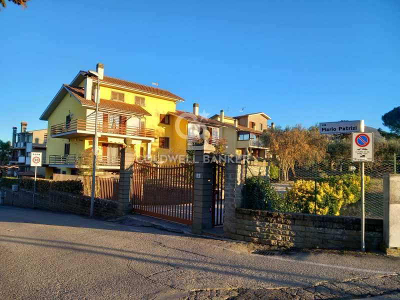 Villa in Vendita ad Vitorchiano - 310000 Euro