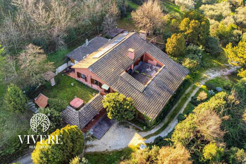 Villa Singola in Vendita ad Terni - 500000 Euro