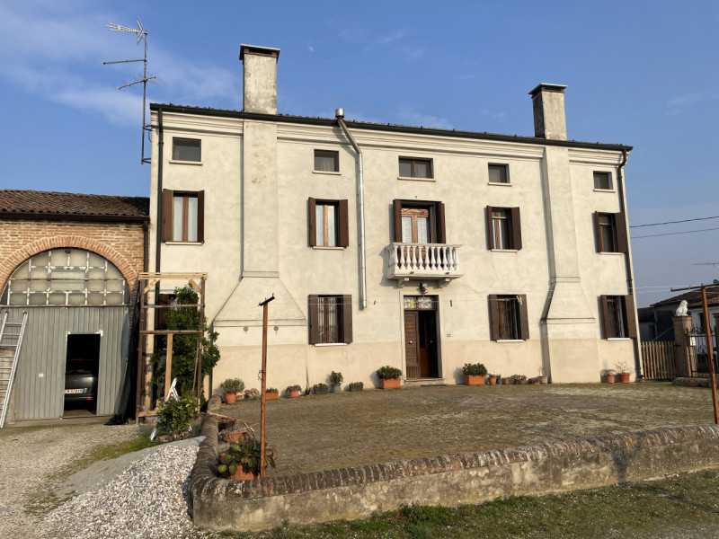 Villa in Vendita ad Lendinara - 250000 Euro