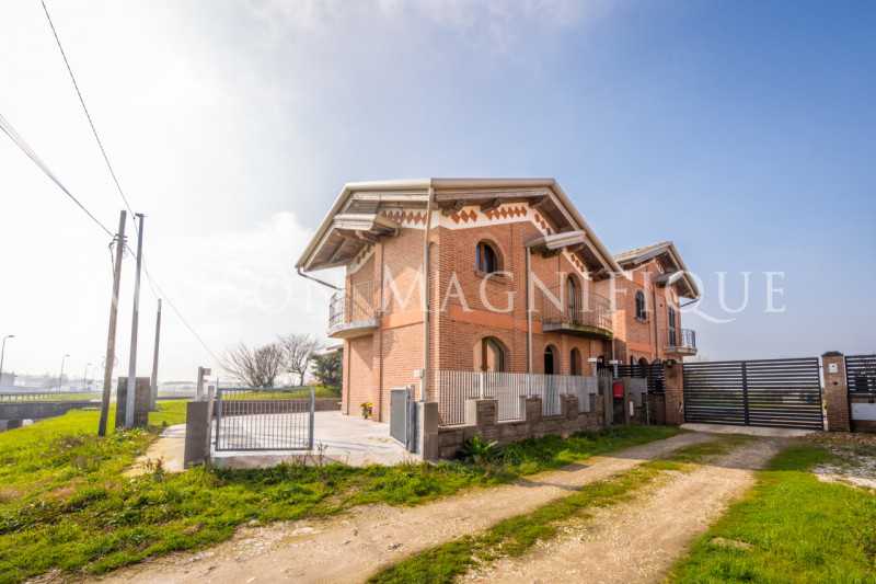 Villa Bifamiliare in Vendita ad Lagosanto - 110000 Euro
