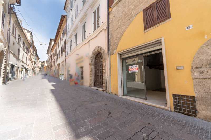 Locale Commerciale in Affitto ad Rieti - 1500 Euro