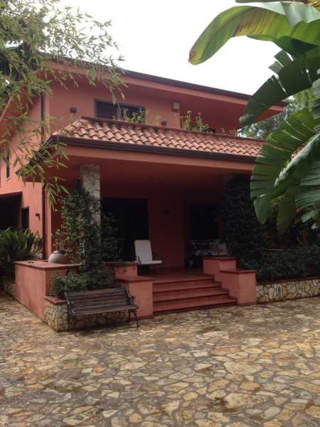 Villa in Affitto ad Palermo - 3000 Euro