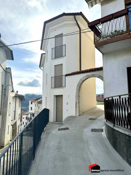 Villa in Vendita ad Lugo di Vicenza - 200000 Euro