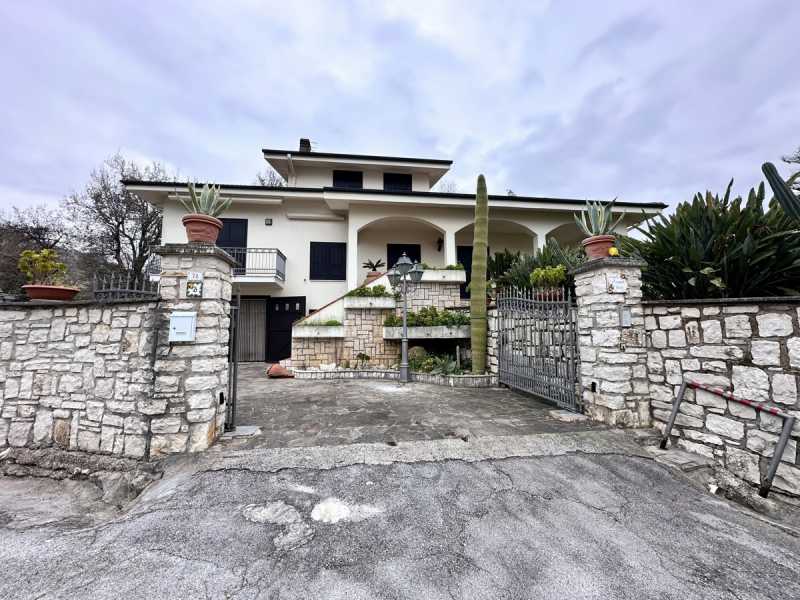 Villa in Vendita ad Santi Cosma e Damiano - 420000 Euro