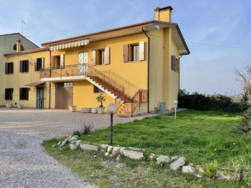 Casa Indipendente in Vendita ad Piacenza D`adige - 120000 Euro