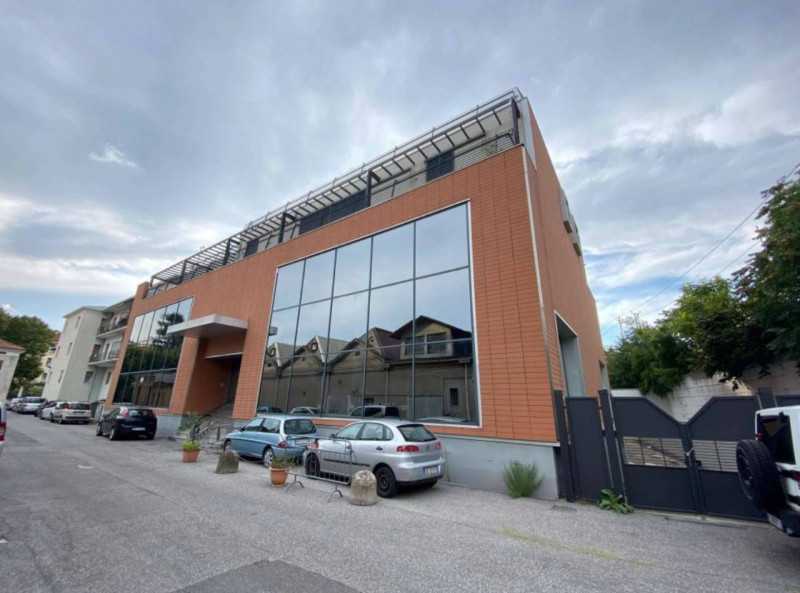 Edificio-Stabile-Palazzo in Vendita ad Brescia - 1591000 Euro