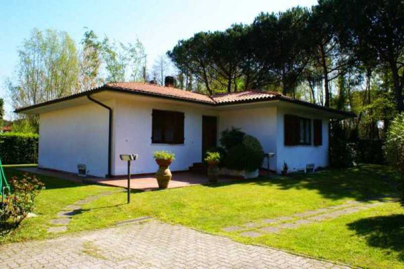 Villa in Affitto ad Montignoso