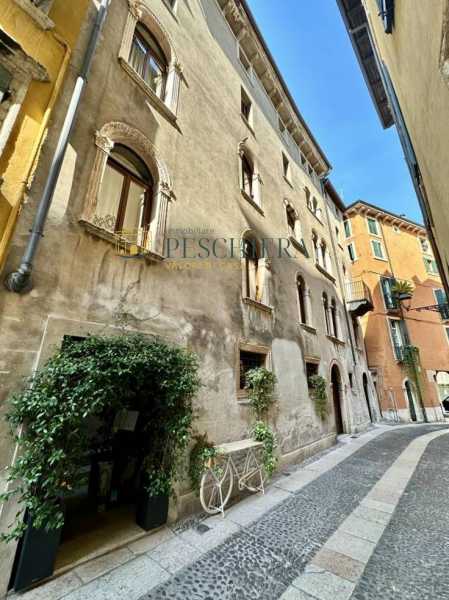 Appartamento in Affitto ad Verona - 2500 Euro