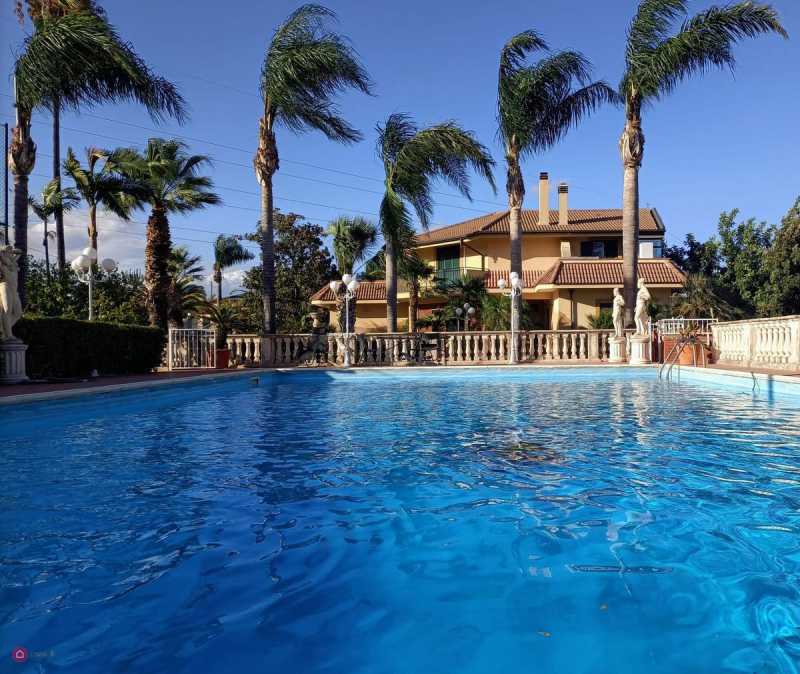 Villa in Affitto ad Floridia - 8000 Euro