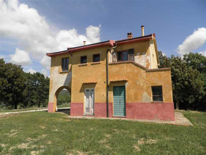Rustico-Casale-Corte in Vendita ad Montecatini Val di Cecina - 700000 Euro