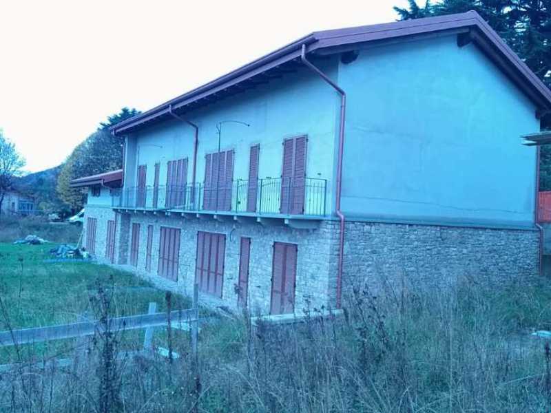 Casa Semi indipendente in Vendita ad Caprino Bergamasco - 290000 Euro