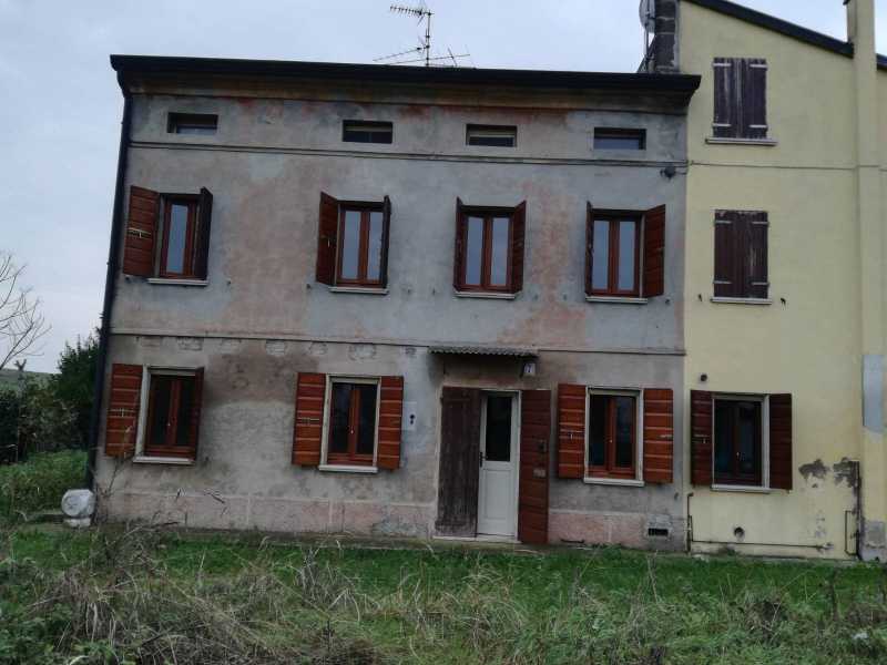 Casa Semi indipendente in Vendita ad San Benedetto po - 35000 Euro