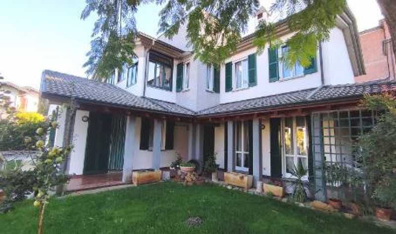 Casa Bifamiliare in Vendita ad Broni - 355000 Euro