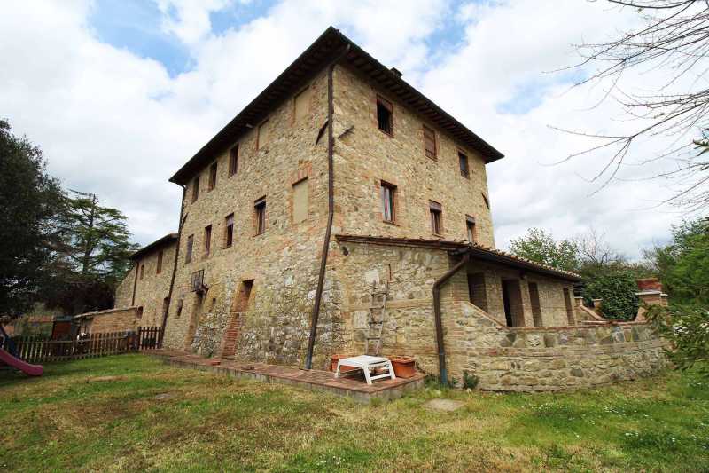 Rustico-Casale-Corte in Vendita ad Siena - 570000 Euro