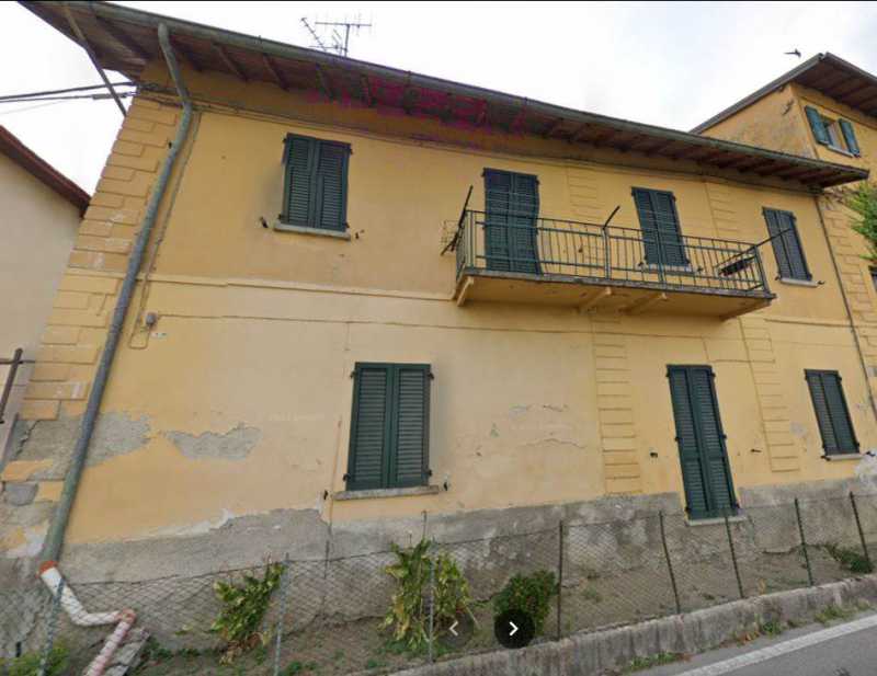 Edificio-Stabile-Palazzo in Vendita ad Castello di Brianza - 240000 Euro