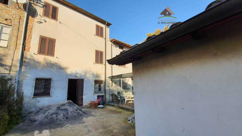 Edificio-Stabile-Palazzo in Vendita ad Capannori - 135000 Euro