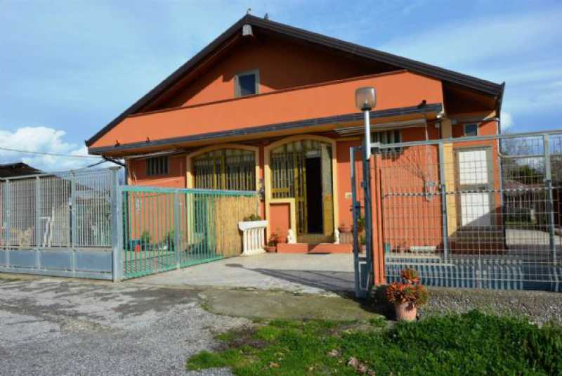 Villa Singola in Vendita ad Pontecagnano Faiano - 200000 Euro