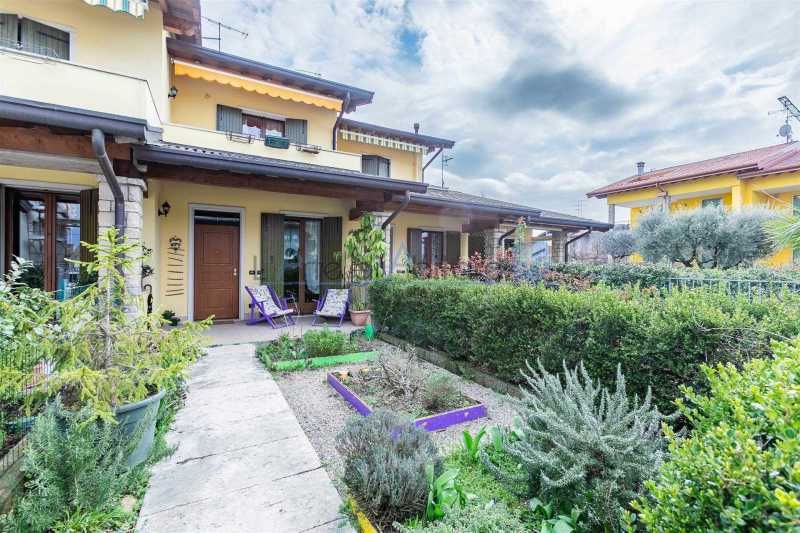 Villa a Schiera in Vendita ad Peschiera del Garda - 360000 Euro
