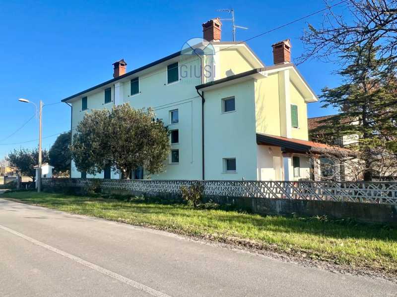 Rustico-Casale-Corte in Vendita ad Staranzano - 739000 Euro