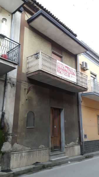 Casa Indipendente in Vendita ad Portico di Caserta - 60000 Euro