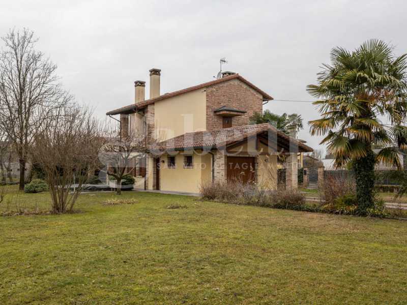 Villa Singola in Vendita ad Valvasone Arzene - 350000 Euro